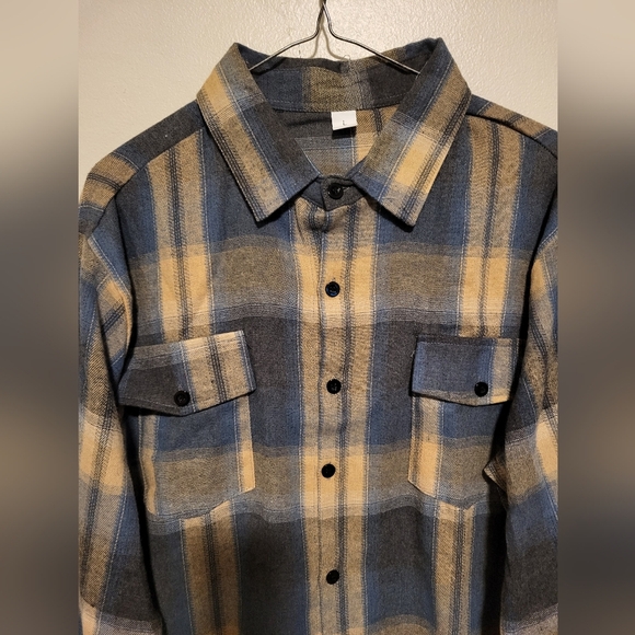Men's Plaid Button Up Shirt (Size L) - Picture 4 of 5